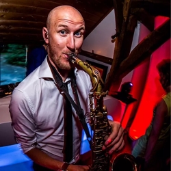 saxofonist tim baker boeken